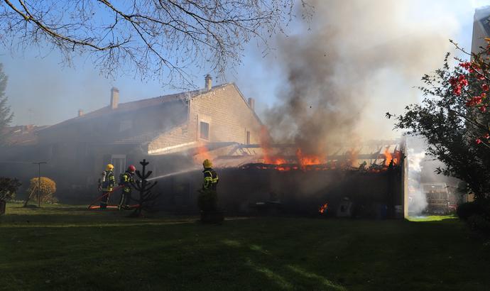 Feu de garage les ayvelles 